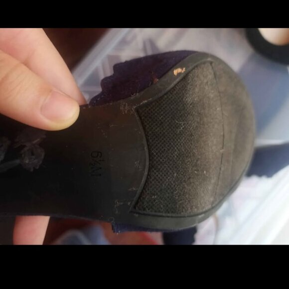 Marc Fisher Navy Seude Heels- Sz 6 1/2 - Picture 2 of 3